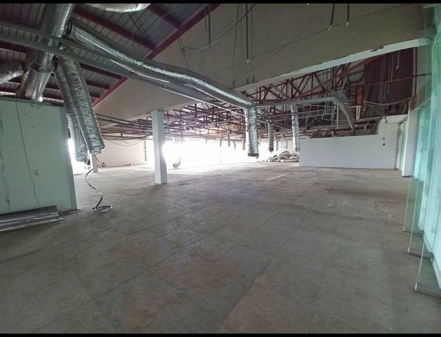 1,062M² RETAIL TO LET IN FOURWAYS
